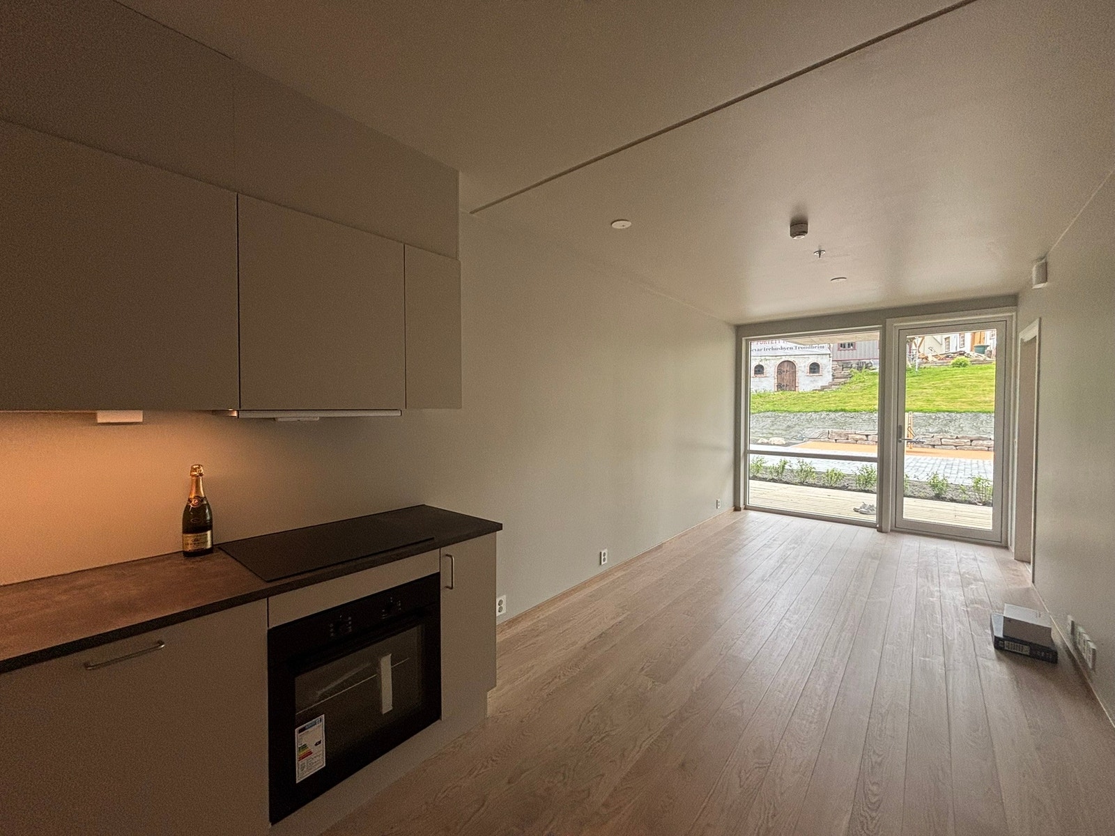 Her får man nybyggstandard med vannbåren gulvvarme og balansert ventilasjon. Galleribilde