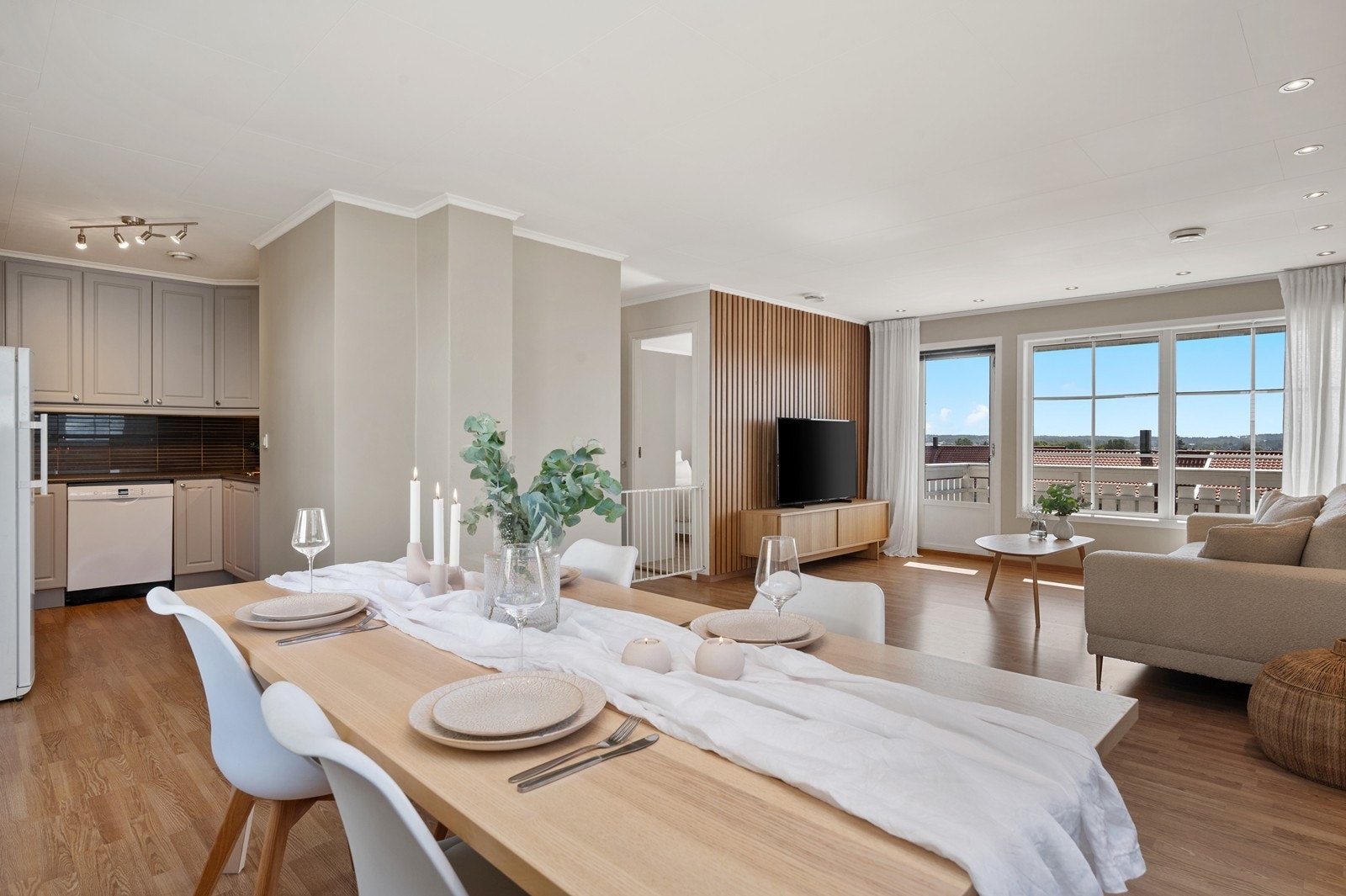 Boligen har varme i gulv og vedovn i underetasjen og forøvrig elektrisk oppvarming Galleribilde