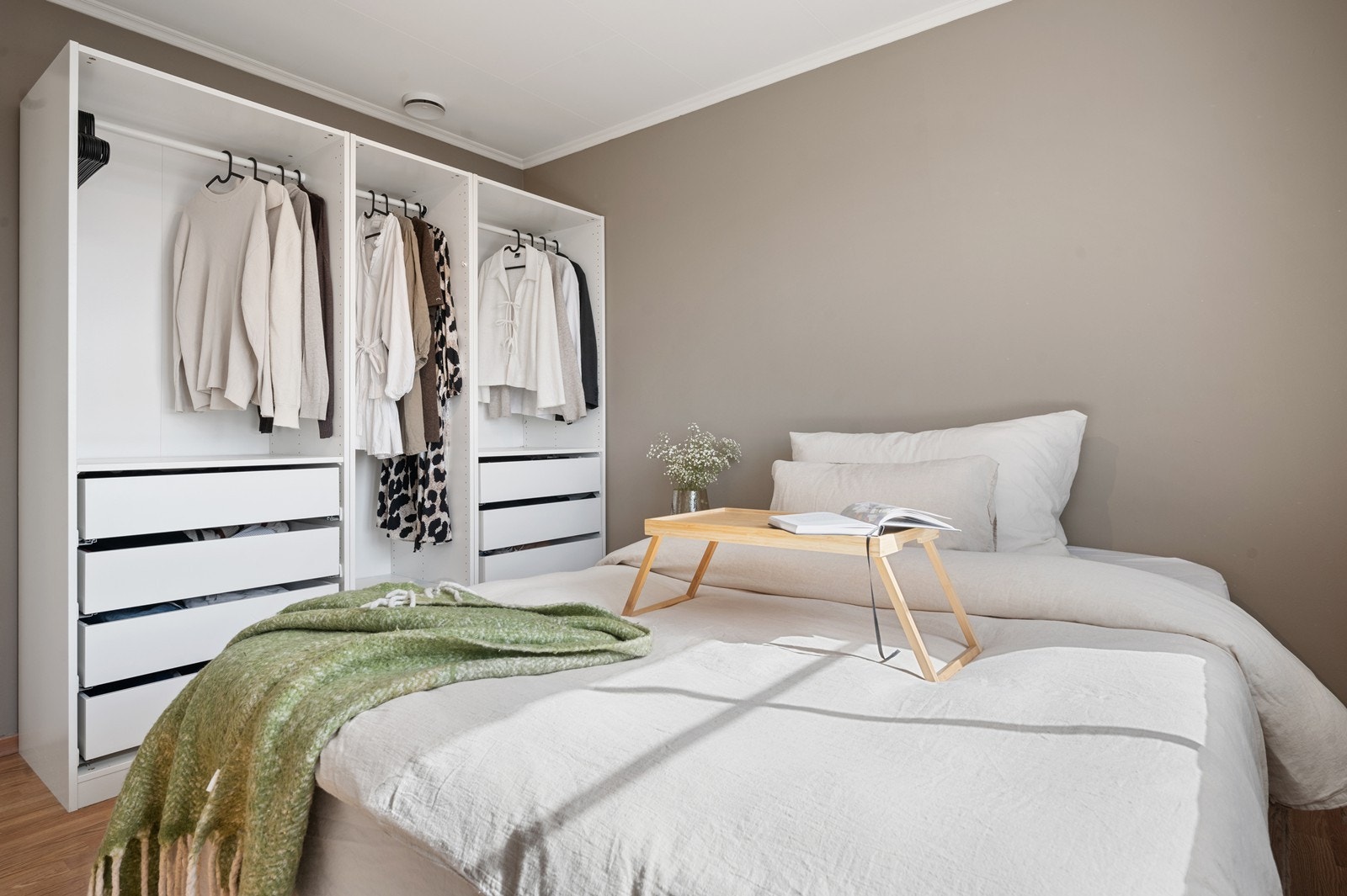 Her er det også plass til garderobeskap Galleribilde