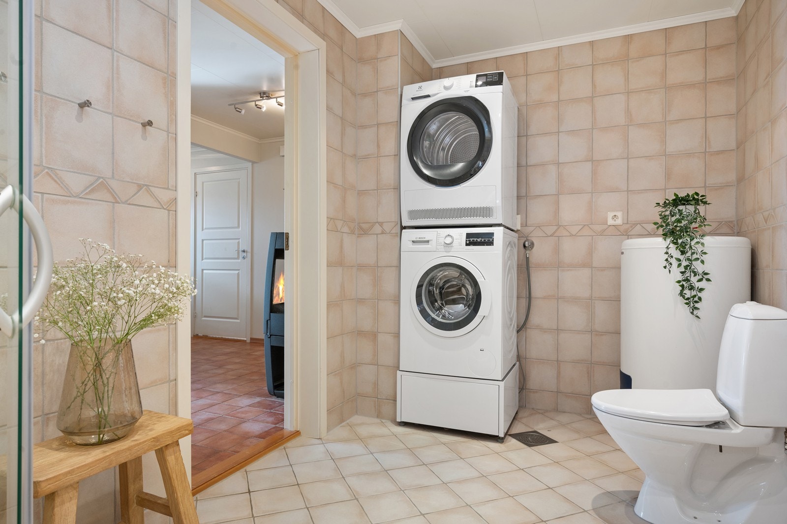 Her er det opplegg for vaskemaskin og varmtvannsbereder Galleribilde