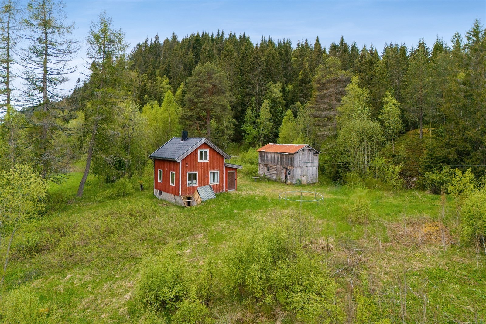 Daglivarebutikk mm. finnes kun korte kjøreturer unna på Løkken Verk og Svorkmo. Galleribilde