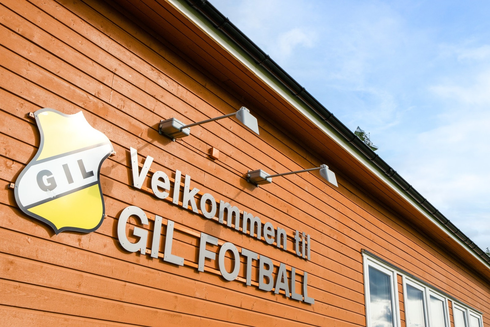 Rett i nærheten finner du anleggene til GIL Fotball. Et samlingspunkt for lokalmiljøet med idrettstilbud for både barn, ungdom og voksne. Galleribilde