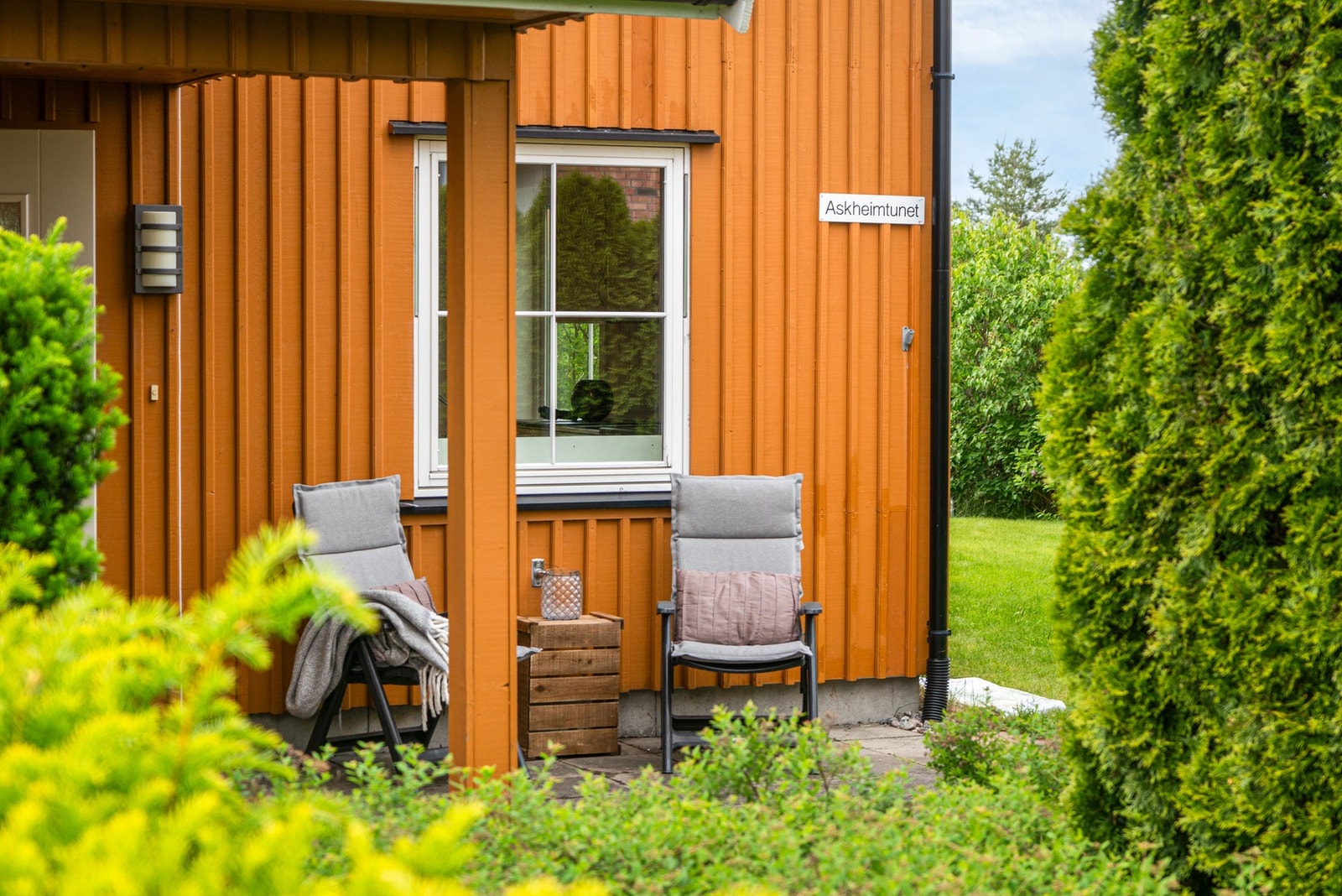 Her kan du nyte morgenkaffen i rolige omgivelser på varme sommerdager. Galleribilde