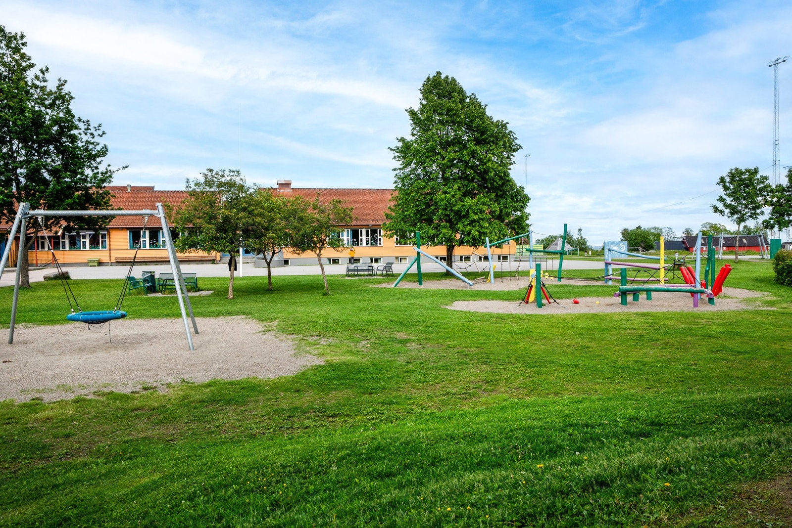 Gjerdrum barneskole ligger en kort spasertur unna og byr på gode fasiliteter både inne og ute. Galleribilde