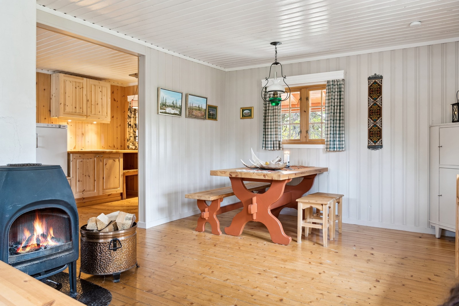 Vedovnen gir varme på kjølige dager og bidrar til ekte hyttestemning. Galleribilde