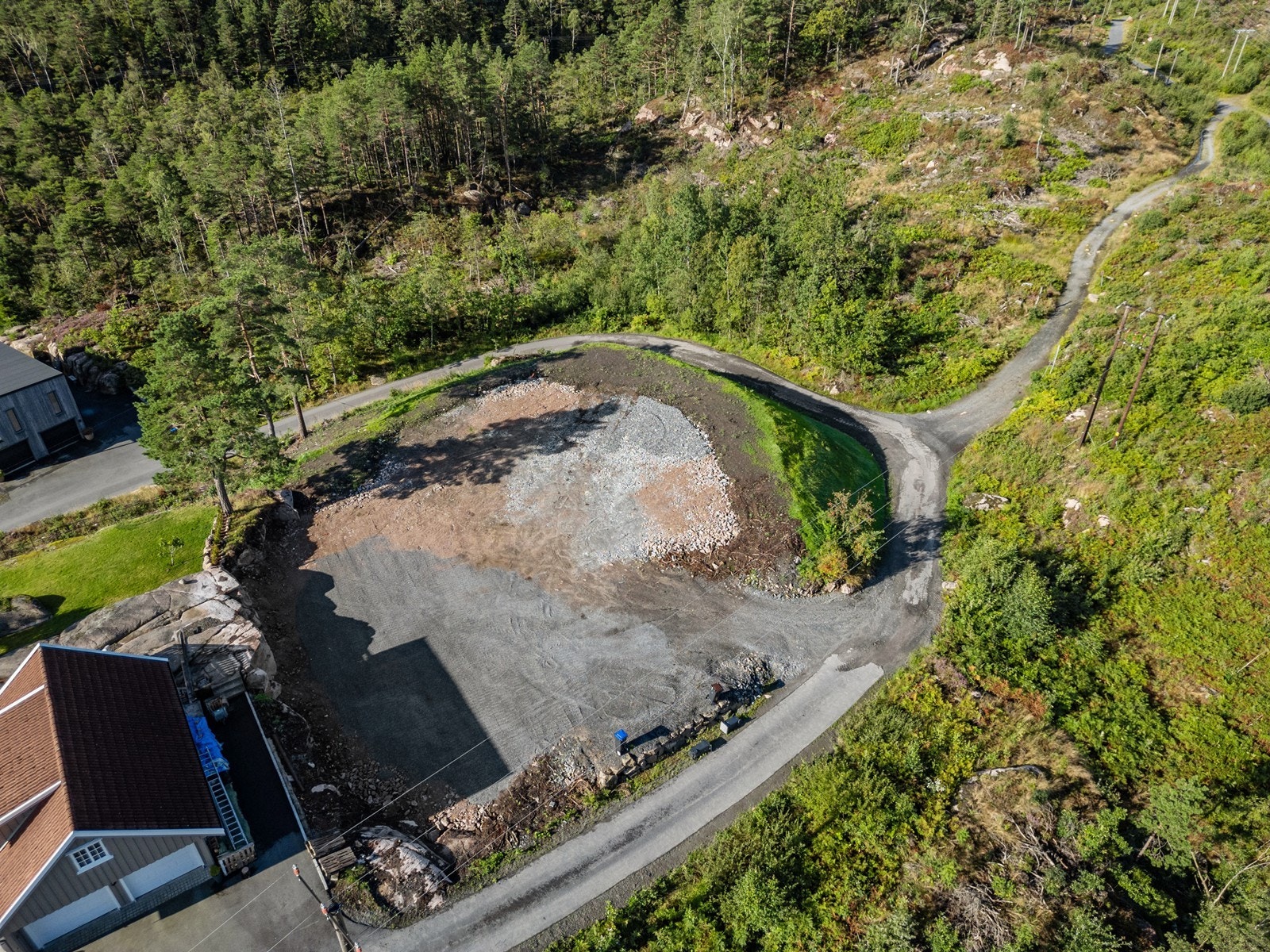 Direkte adkomst til turområder og lysløypa på Fevik. Galleribilde