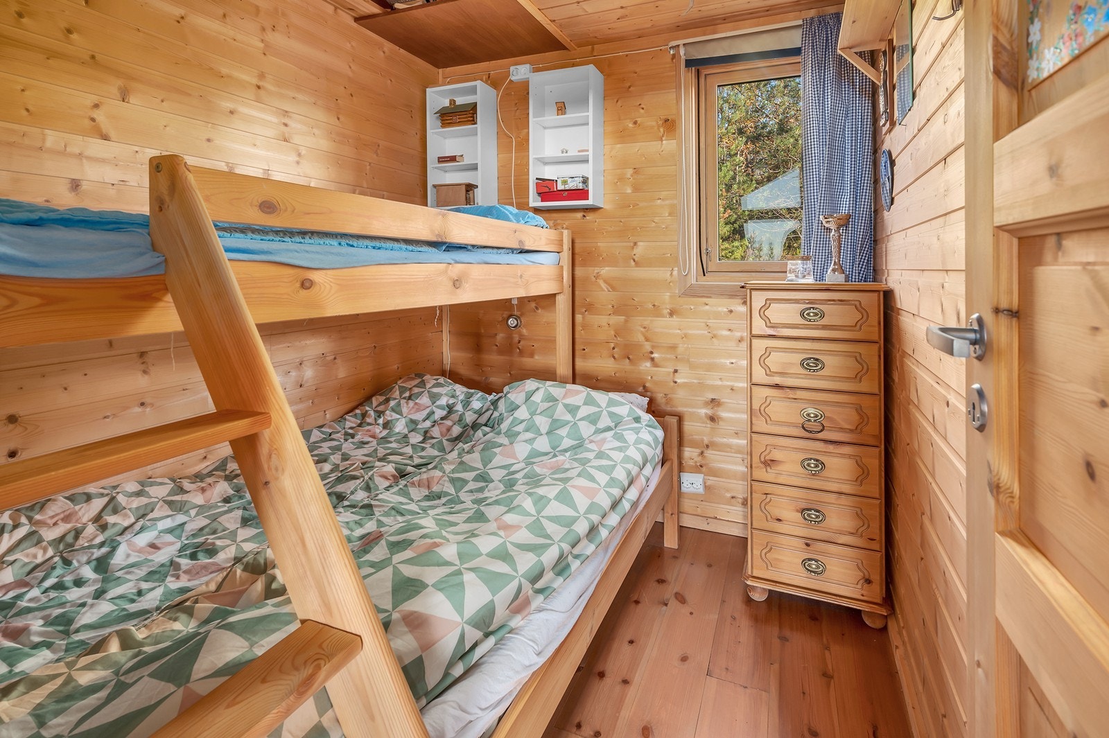 Soverom 1 har 3 sengeplasser. Galleribilde