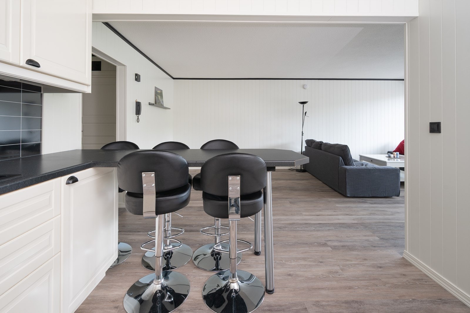 Delvis åpen løsning mot stuen Galleribilde