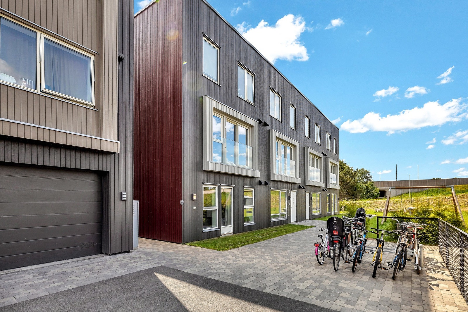 Boligen ligger i et nyetablert og barnevennlig område i Sørumsand i Lillestrøm kommune, ca. 800 meter sørvest for sentrum! Galleribilde