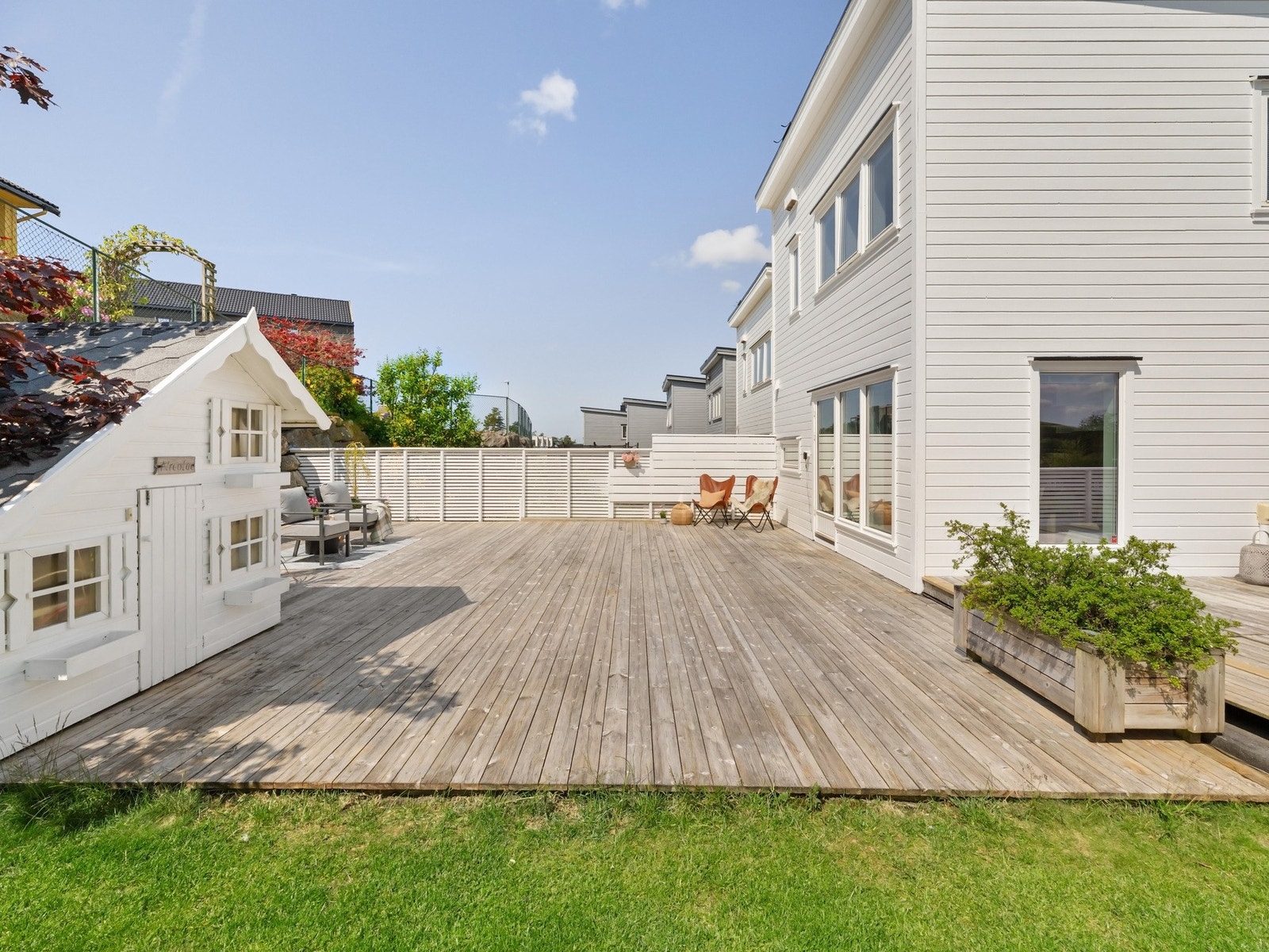 Terrassen har gode solforhold Galleribilde