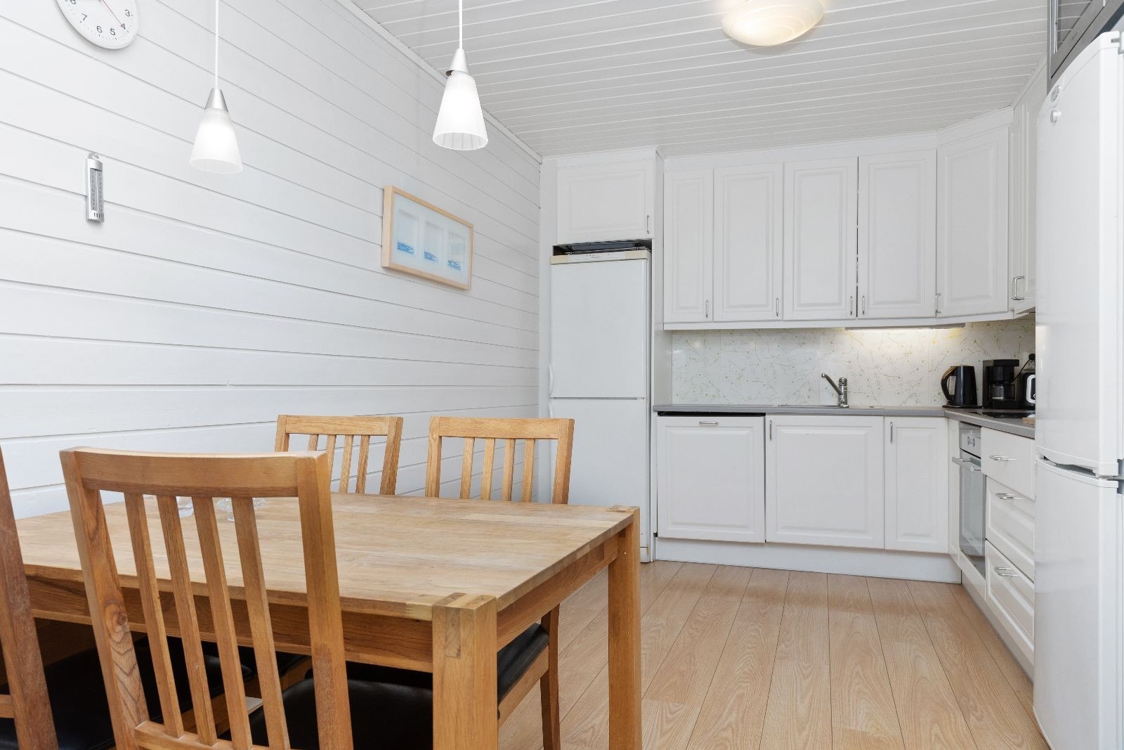 Kjøkken med plass til spisebord Galleribilde