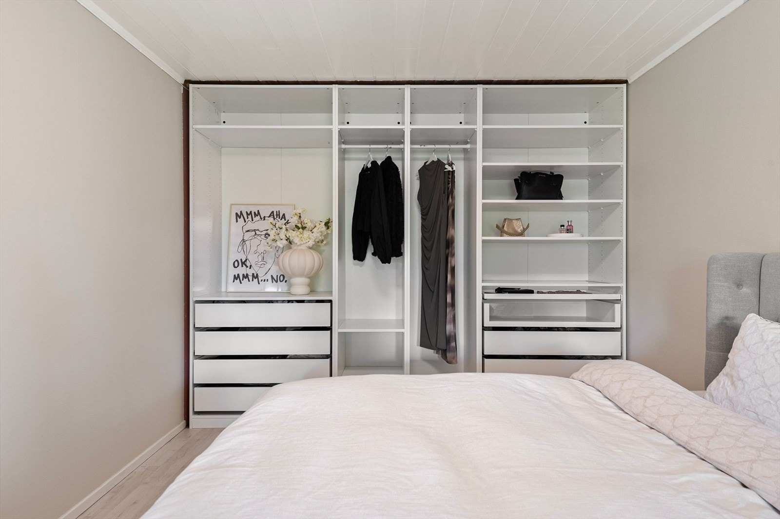 Utstyrt med praktisk PAX-garderobe. Galleribilde