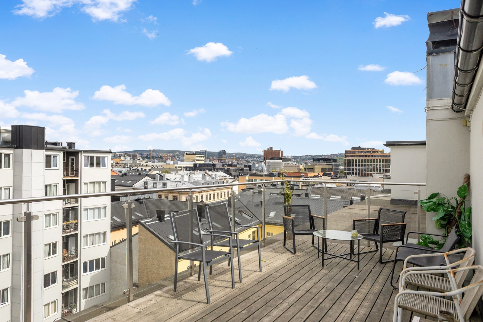 Felles takterrasse for sameiets beboere med flott utsikt Galleribilde