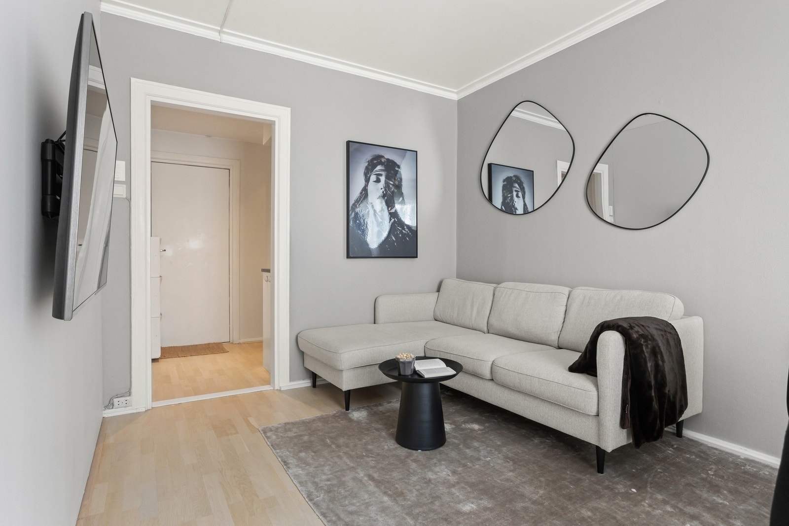 I 2023 ble parketten slipt og behandlet Galleribilde