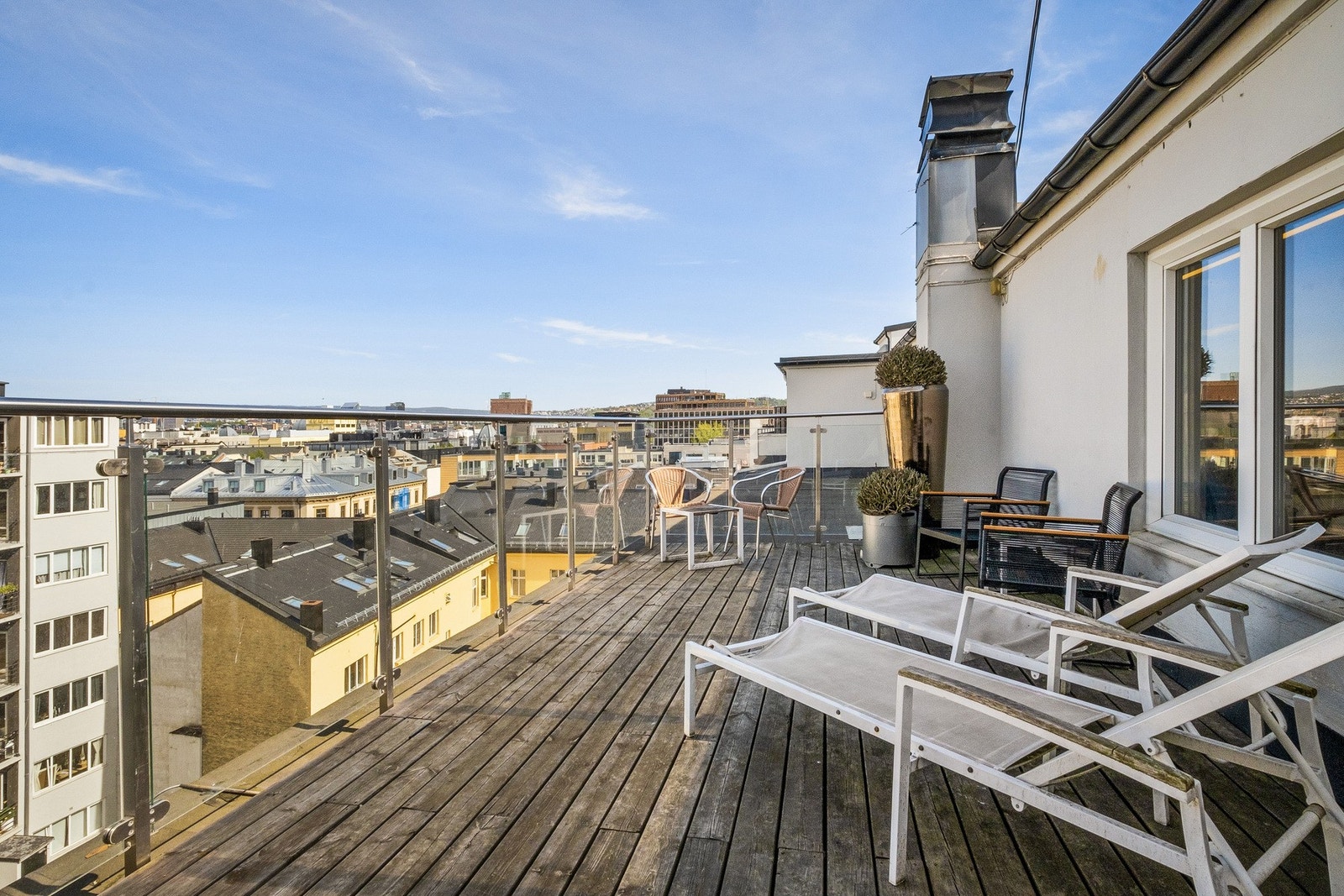 Felles takterrasse for sameiets beboere med flott utsikt Galleribilde