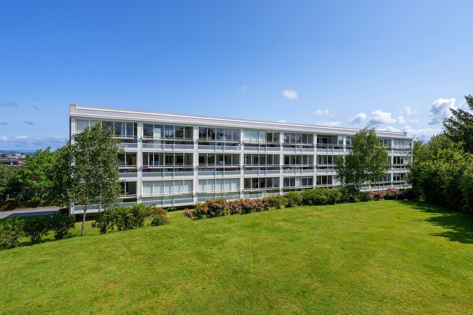 Det er også 2 boder i kjelleren som boligen disponerer Galleribilde