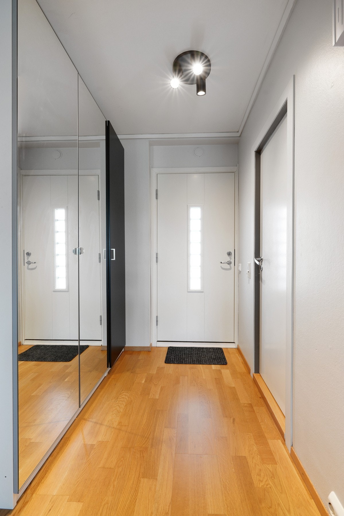 Inngang med garderobeløsning Galleribilde