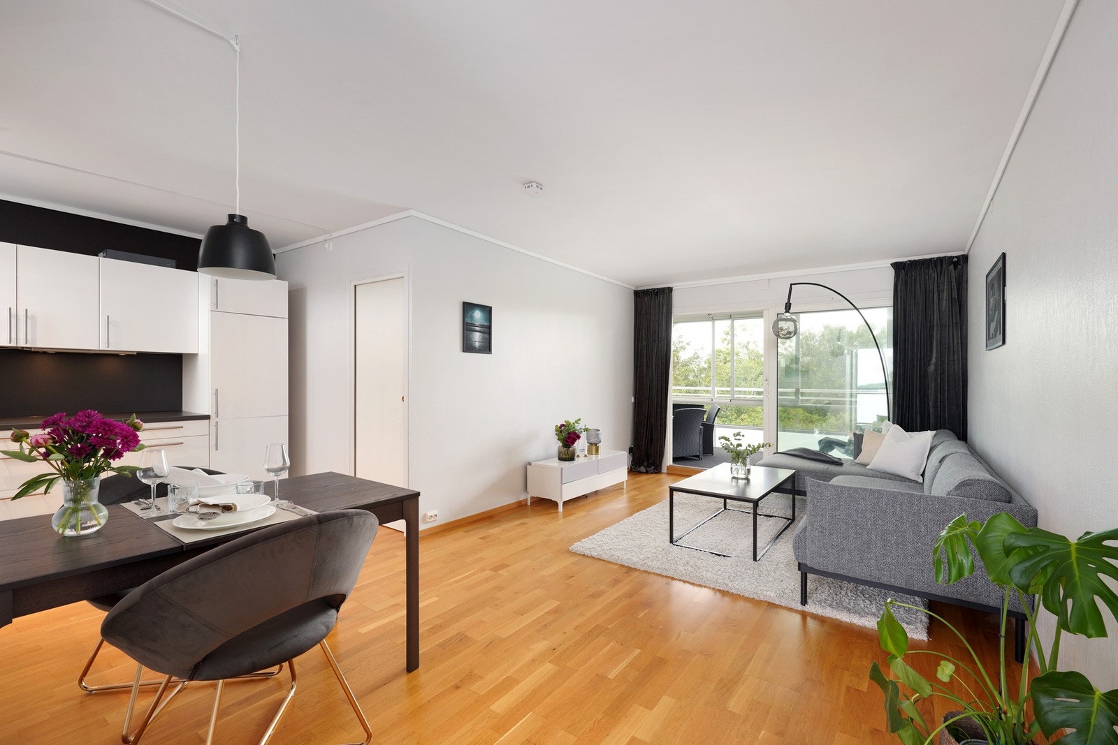 Kjekk åpen planløsning Galleribilde