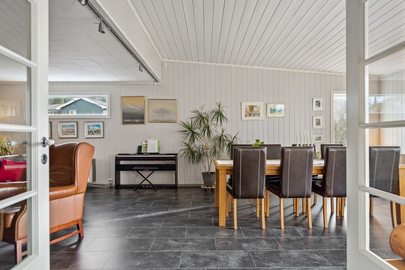 Stuen har gode innredningsmuligheter. Galleribilde
