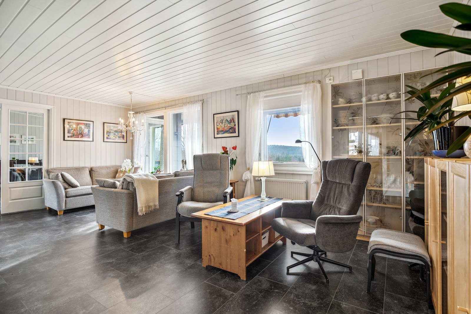 Lys og trivelig stue. Galleribilde