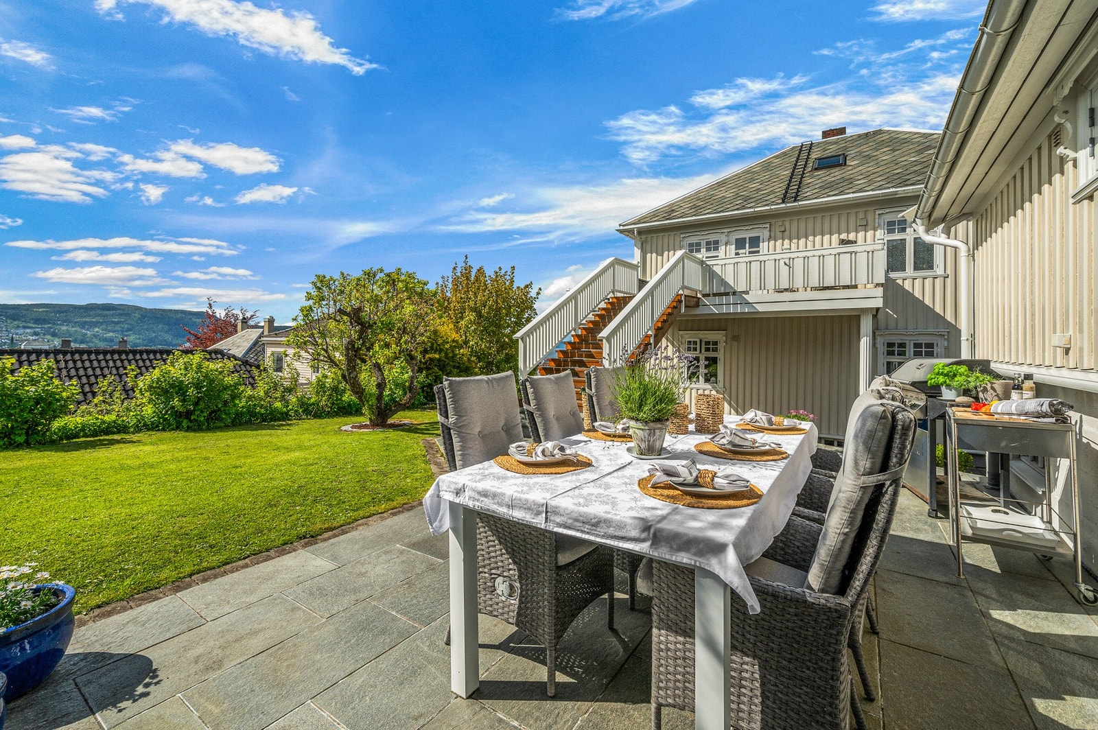 Her kan man nyte sommerdager i nydelige omgivelser. Galleribilde