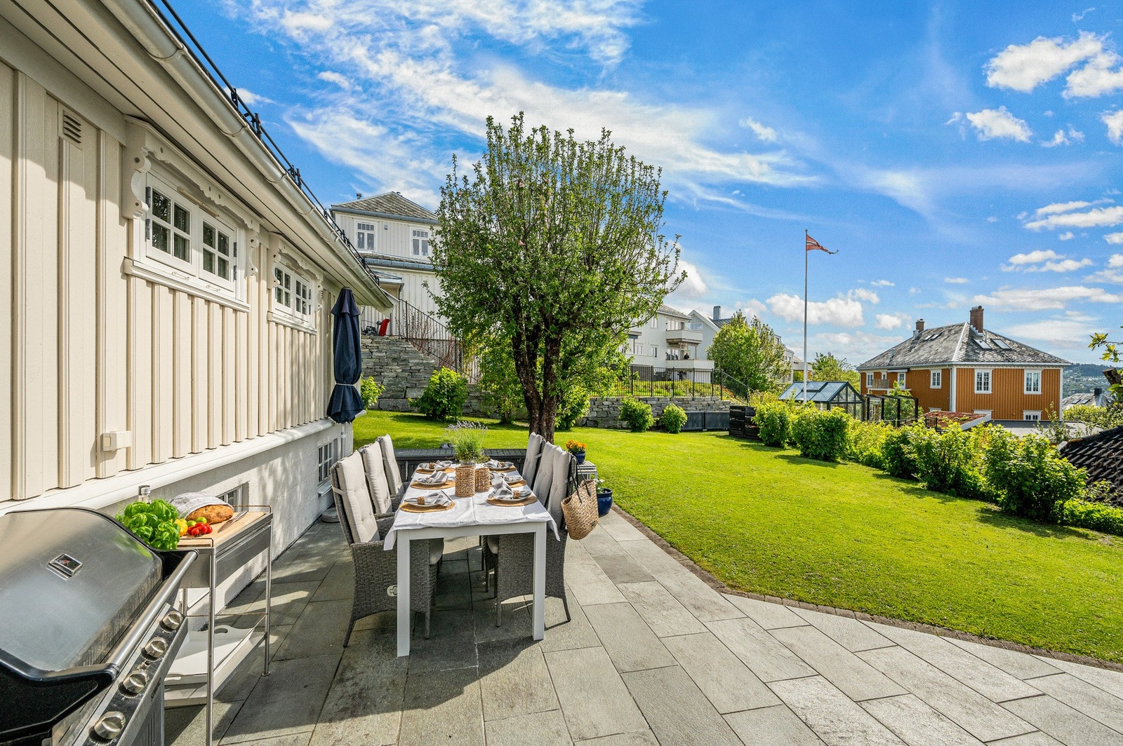 Her er det fint å grille på varme sommerdager med venner og familie. Galleribilde