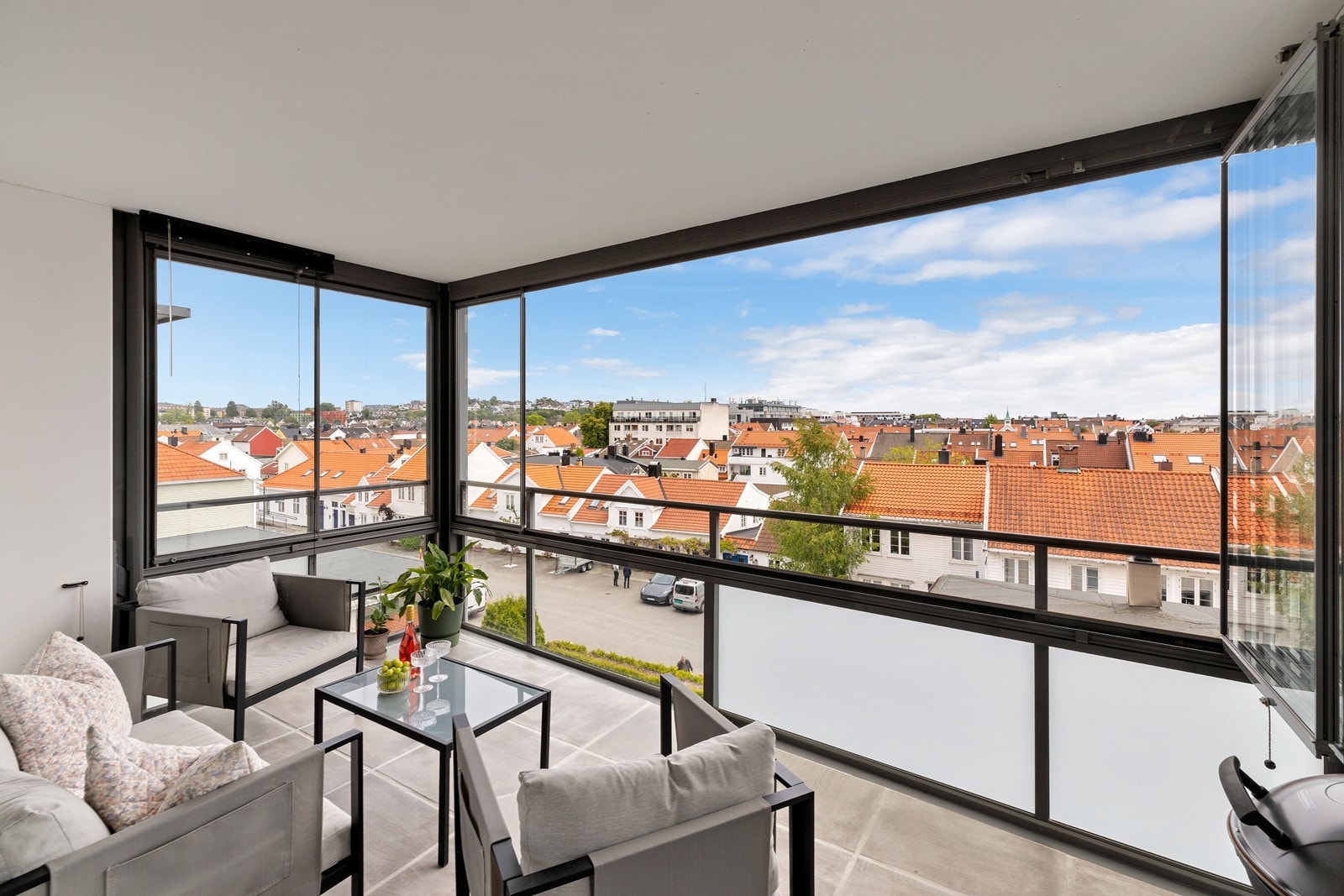 Eiendomsmegler Norge ved Kristian Lossius har gleden av å ønske deg velkommen til Henrik Wergelands gate 77 A! Galleribilde