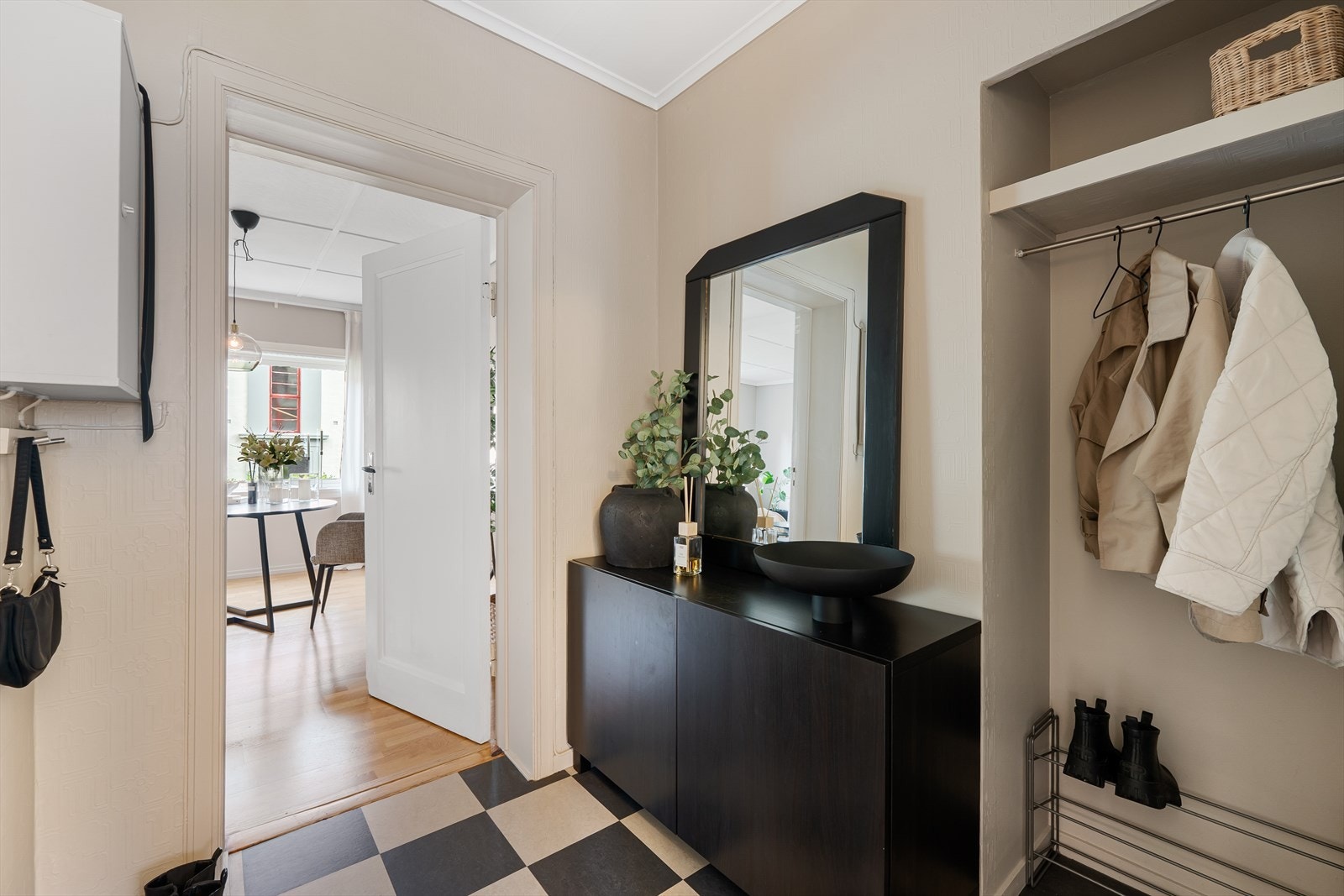 - Her har du god plass til henge fra deg ytterklærne - Galleribilde