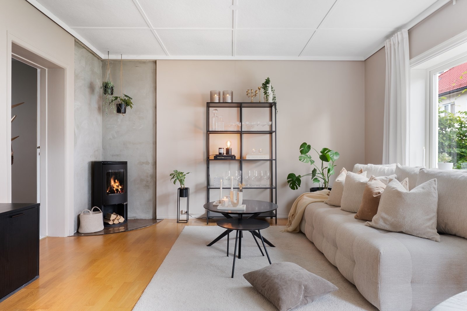 - Nydelig og modernisert to-roms med uteplass, tre boder og liggende i et ettertraktet område - Galleribilde