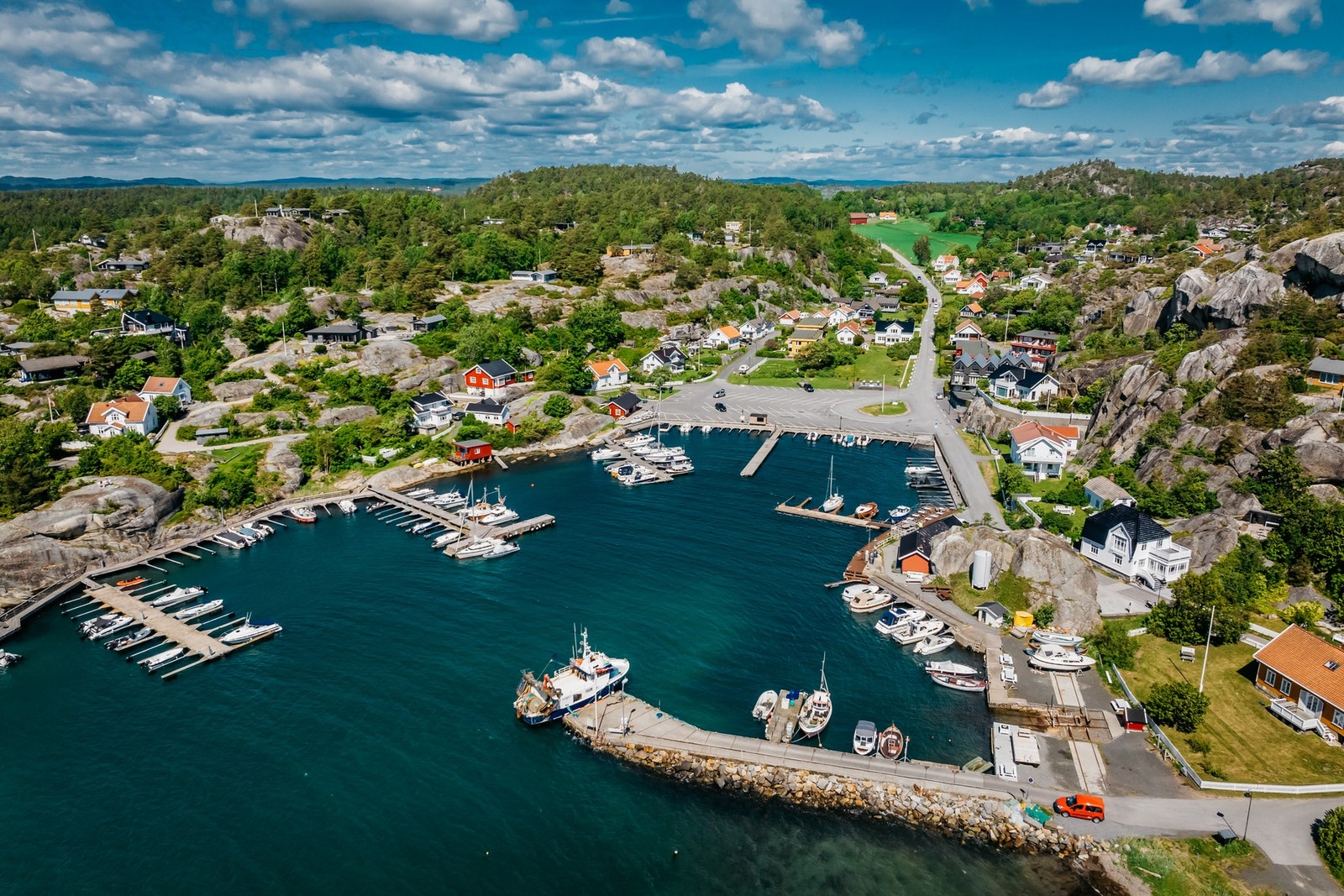 Ula båthavn ligger ca 2,8 km unna eiendommen. Galleribilde