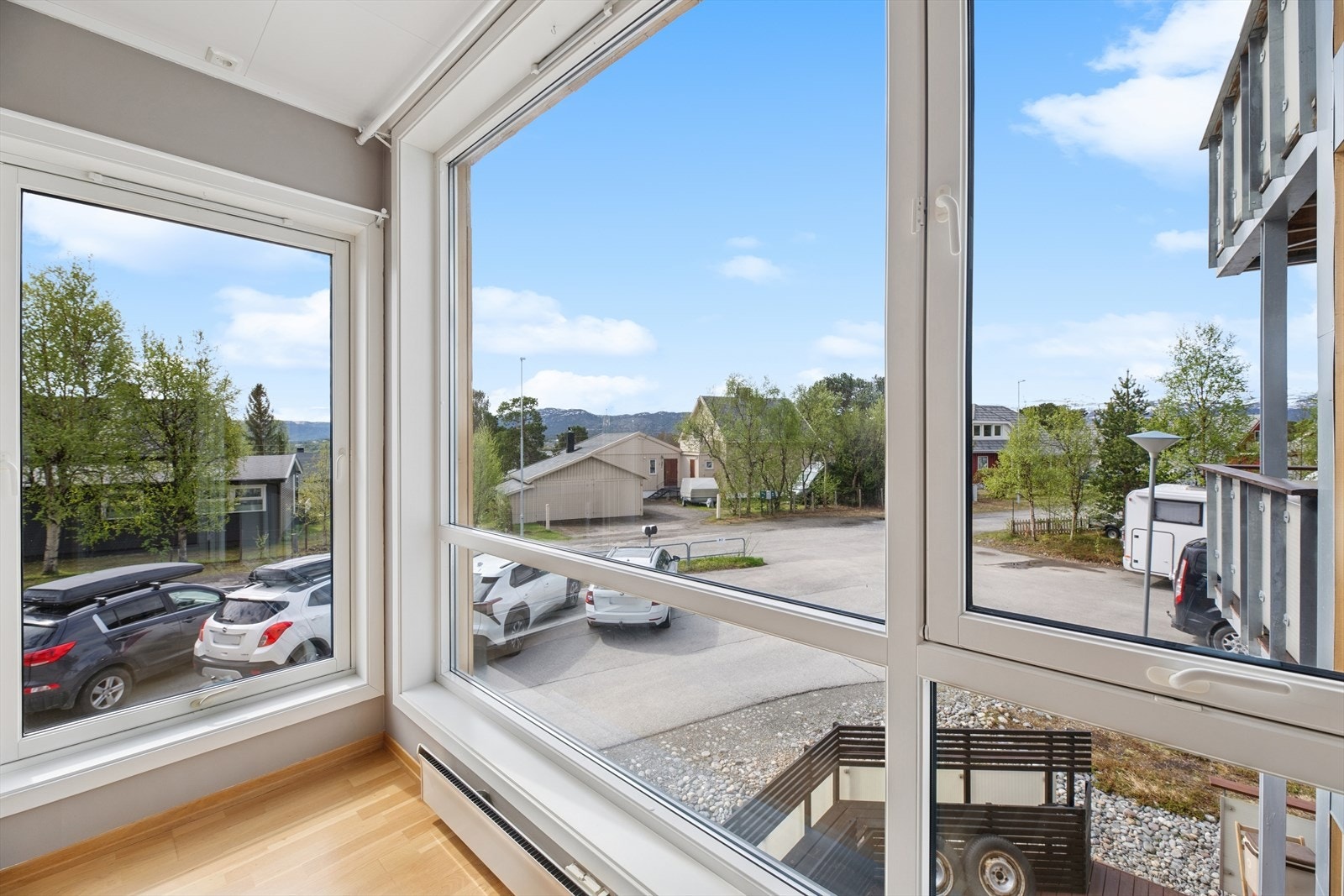 Flere vindusflater gir rommet godt med dagslys. Galleribilde