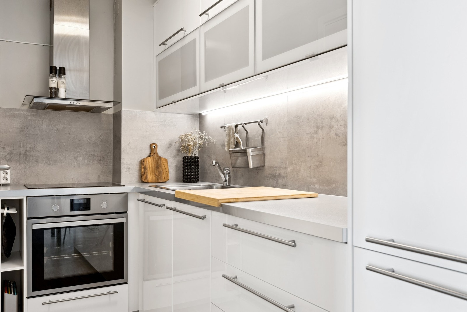 Kjøkkenet er godt utbygget med skapplass. Galleribilde