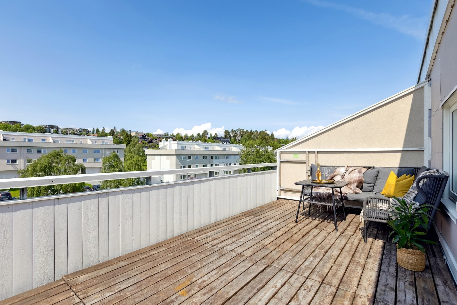 På terrassen er det god plass til å innrede i ulike soner. Galleribilde