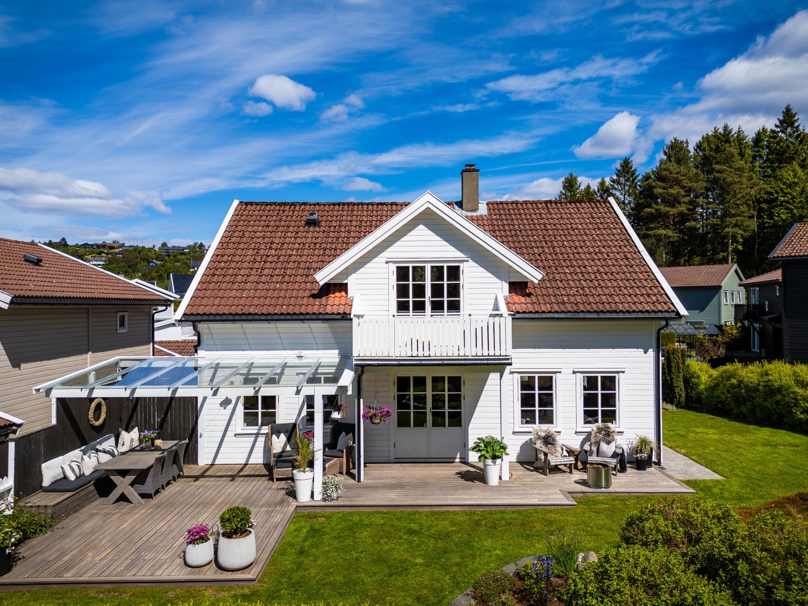 Oppsummert er dette en perfekt familiebolig hvor man kan flytte rett inn, uten å måtte tenke på vedlikehold i flere år. Galleribilde