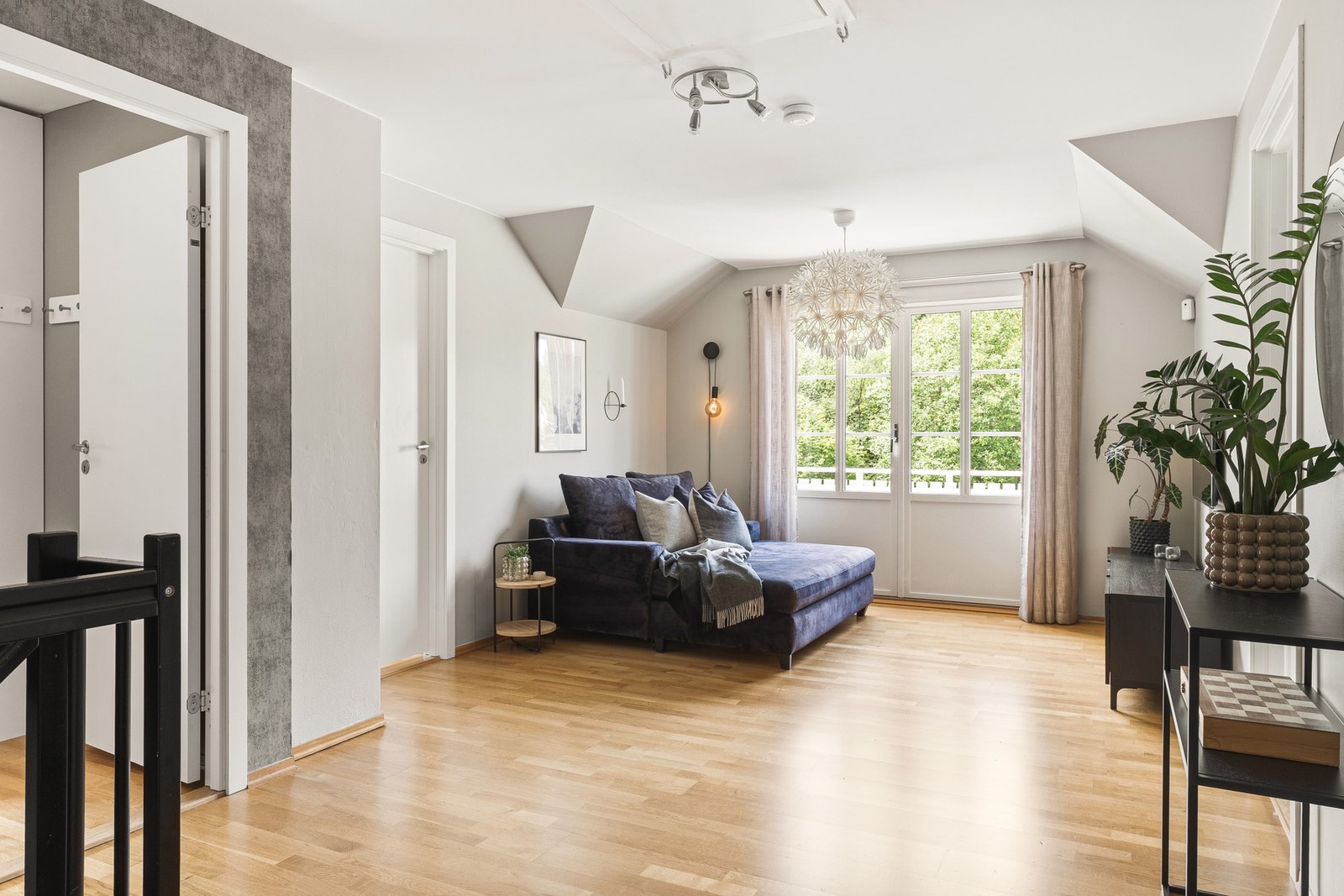 Koselig loftstue med flere bruksmuligheter. Galleribilde