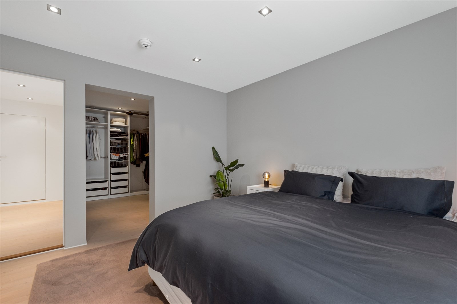 Her er også tillaget en walk-in garderobe Galleribilde