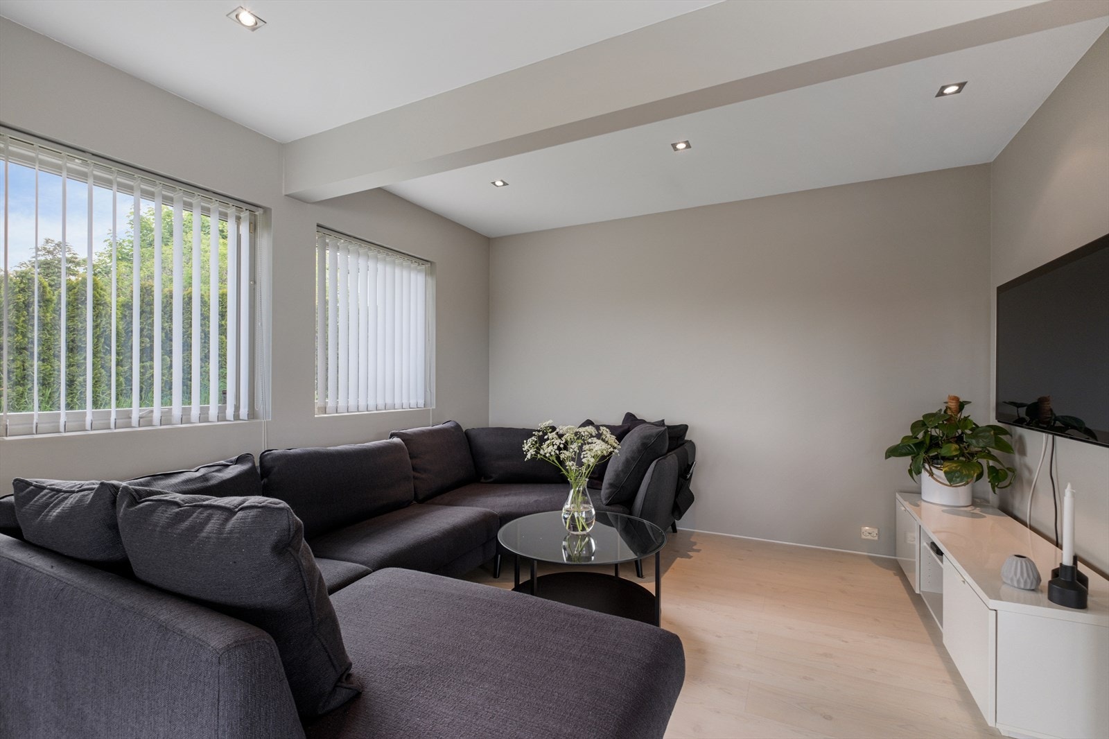 Tv-stue. Her er det godkjent å lage til ekstra soverom ved behov. Galleribilde