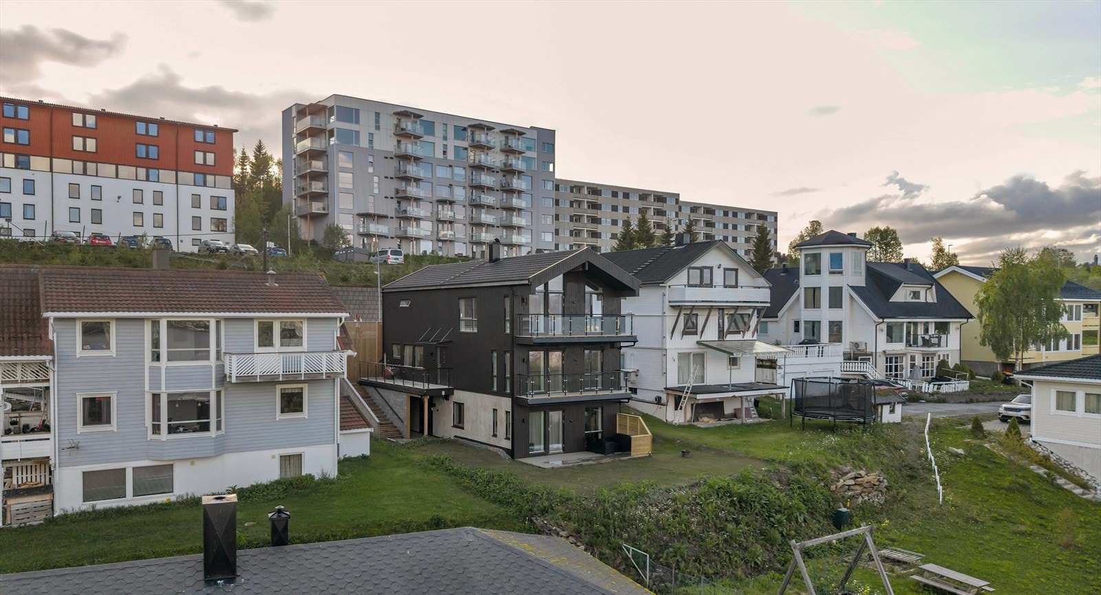 Velkommen til denne innholdsrike seksjonen over de to øverste etasjene i sameiet Galleribilde
