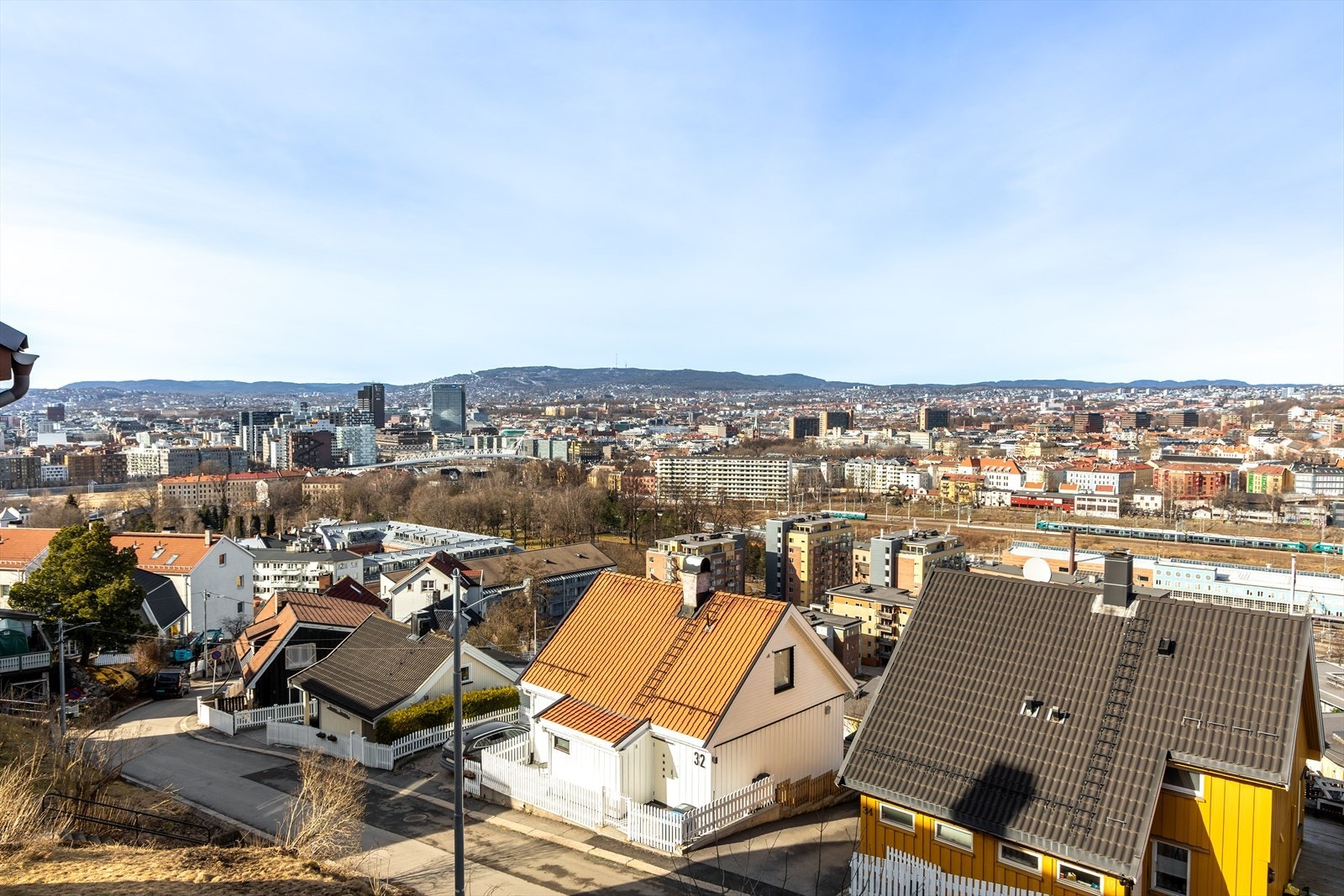 Utsikt fra stuevinduet. Galleribilde