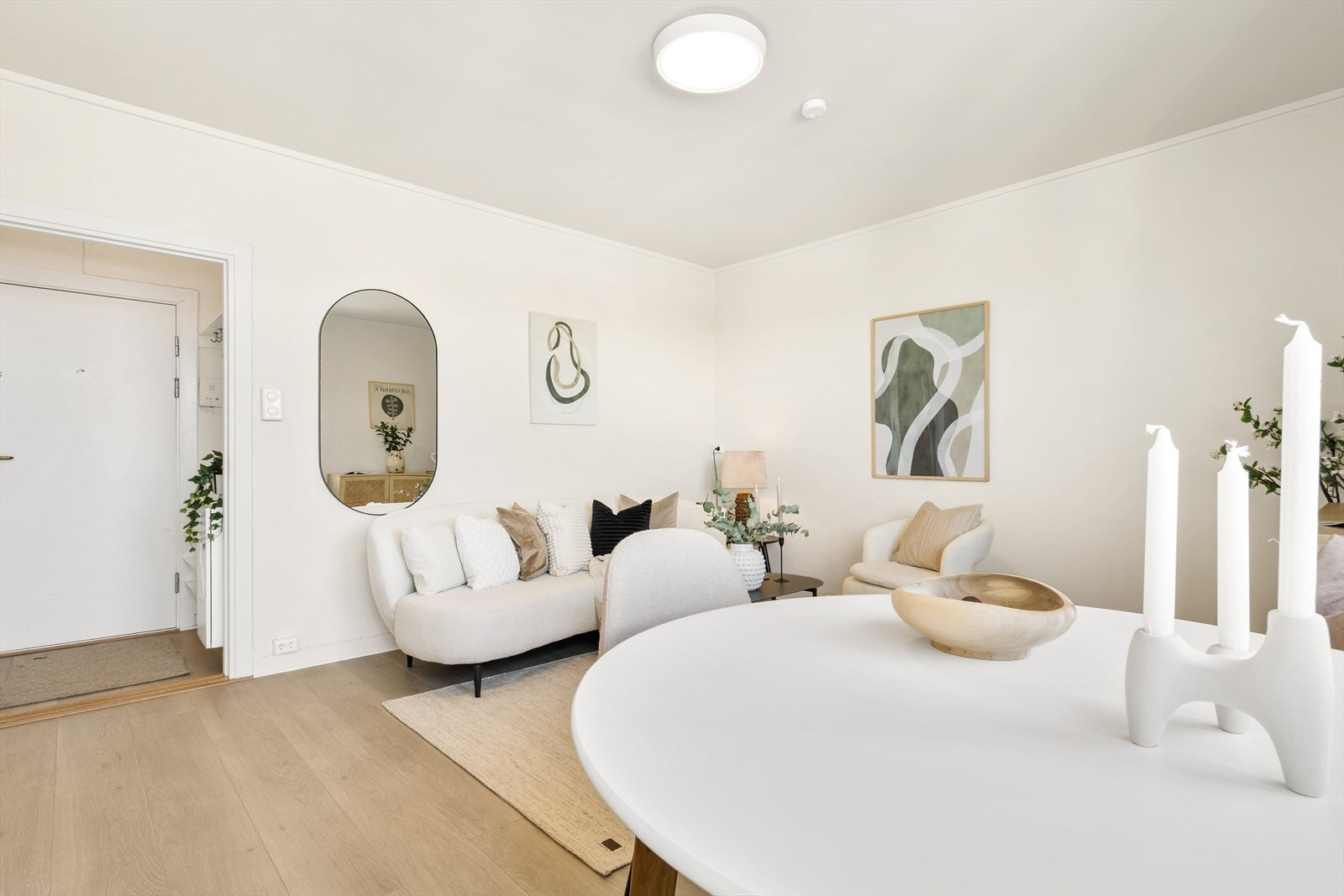 Koselig stue med gode møbleringsmuligheter. Galleribilde