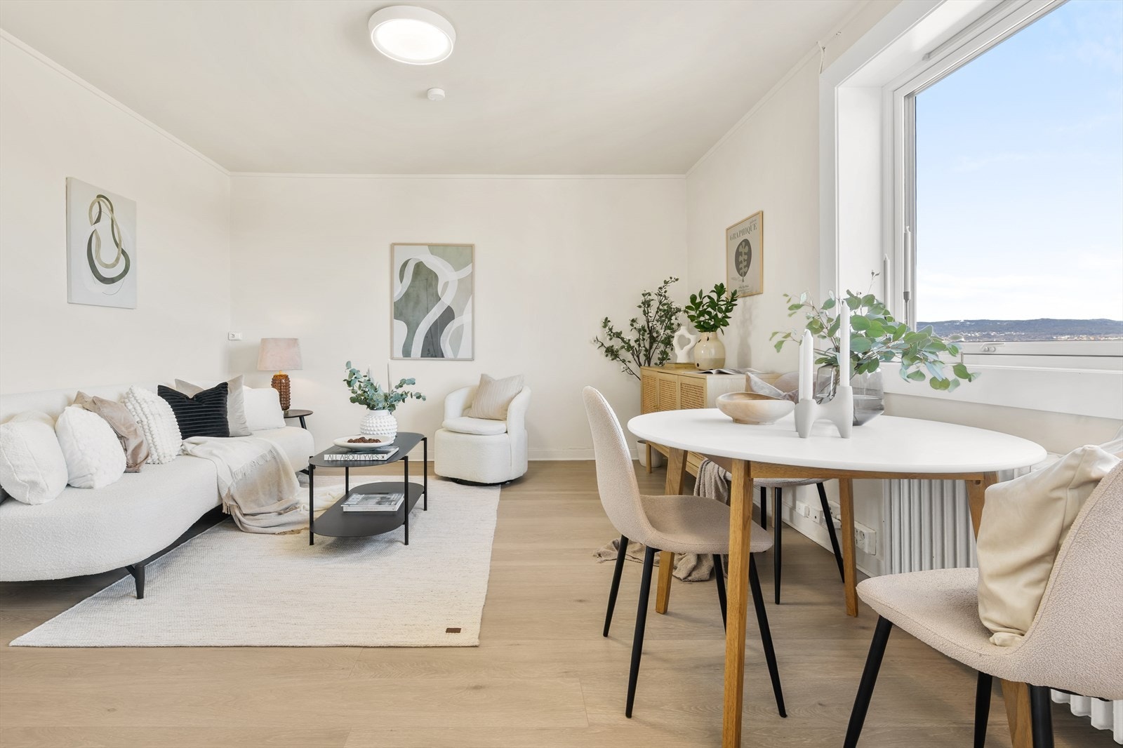 Velkommen til Ekebergveien 33 - Presentert av Jeanette Stenersen i EiendomsMegler 1. Galleribilde