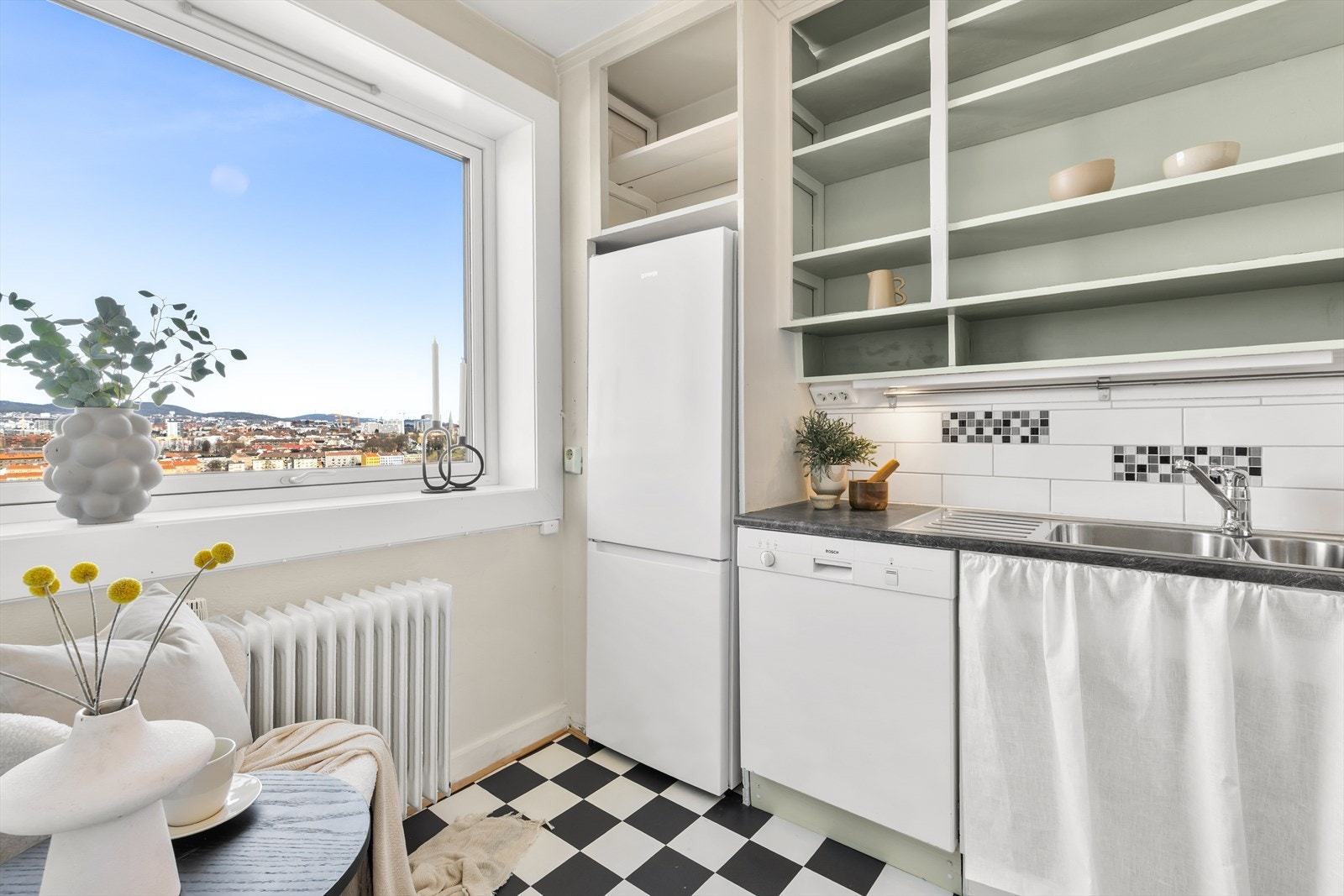 Fantastisk utsikt også fra kjøkkenet. Galleribilde