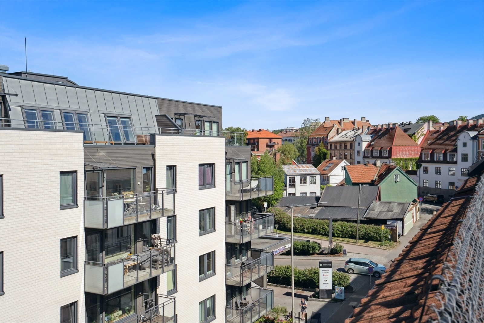 Utsikt fra stuevinduet. Galleribilde