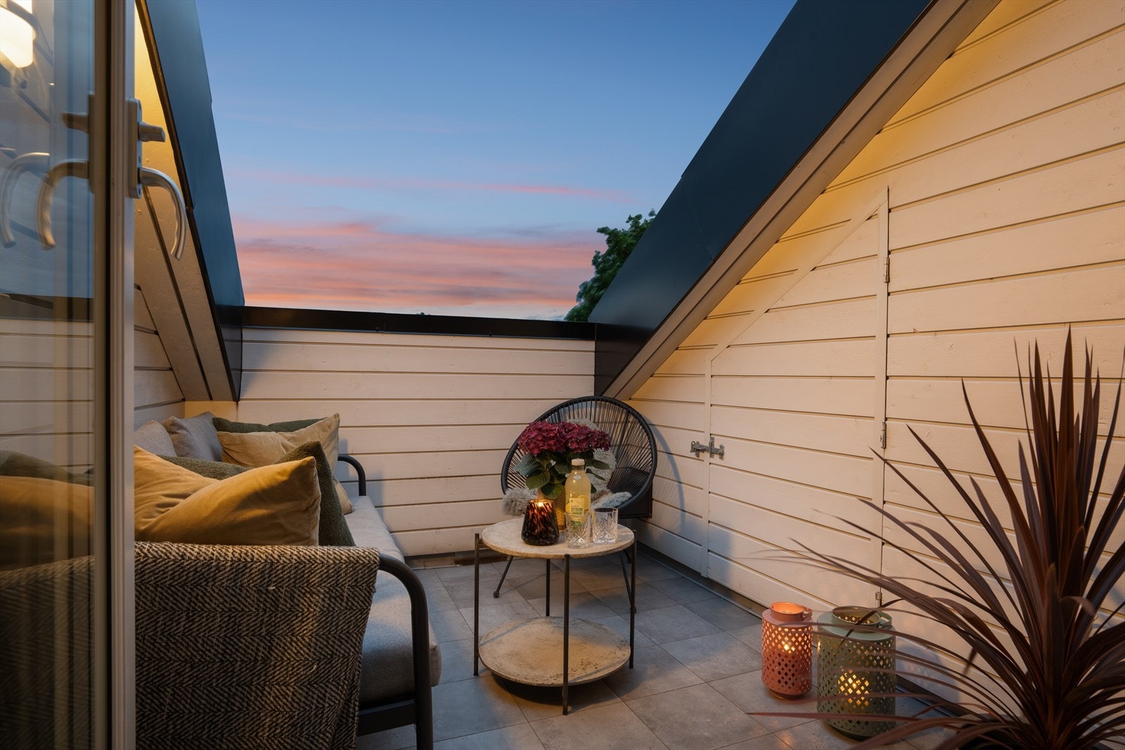 Velkommen til Sandakerveien 25! En fantastisk loftleilighet med en solrik takterrasse hvor du kan nyte varme sommerdager! Galleribilde