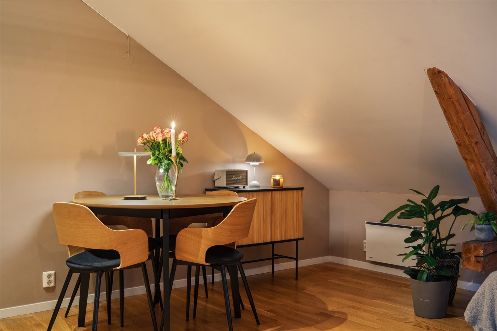 Her kan du invitere nære og kjære til en hyggelig middag. Galleribilde