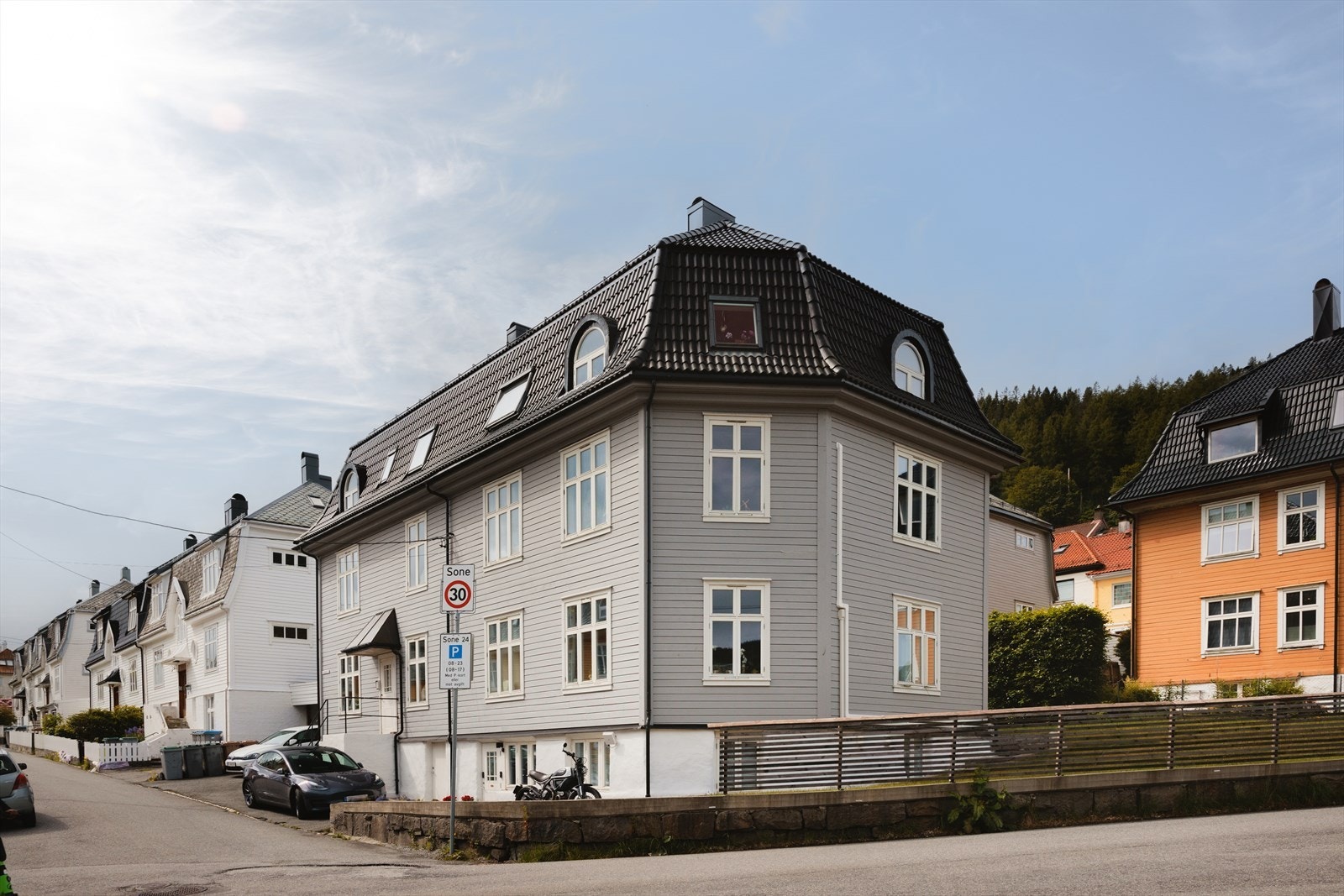 Tak og kledning ble oppgradert i 2017, og i 2022 ble bygget drenert av Norbetong AS. Galleribilde