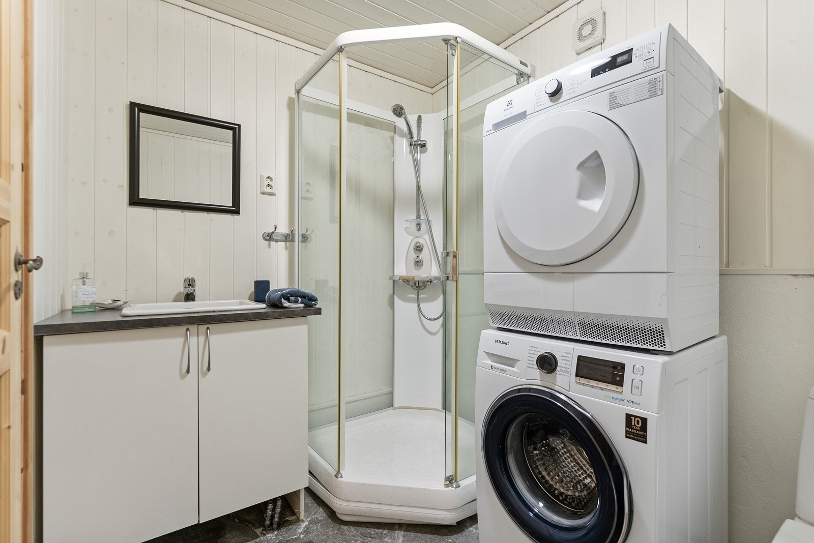 Her er det også innredet med dusj Galleribilde