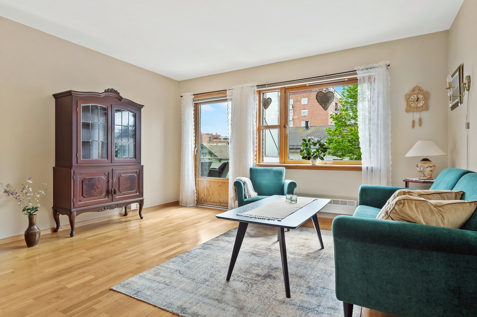 Godt med lysinnslipp inn i stuen. Galleribilde