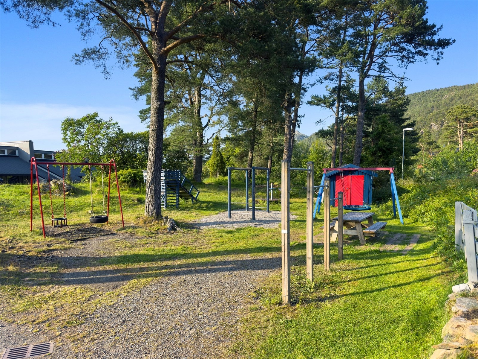 Felles lekeplass like ved boligen. Galleribilde