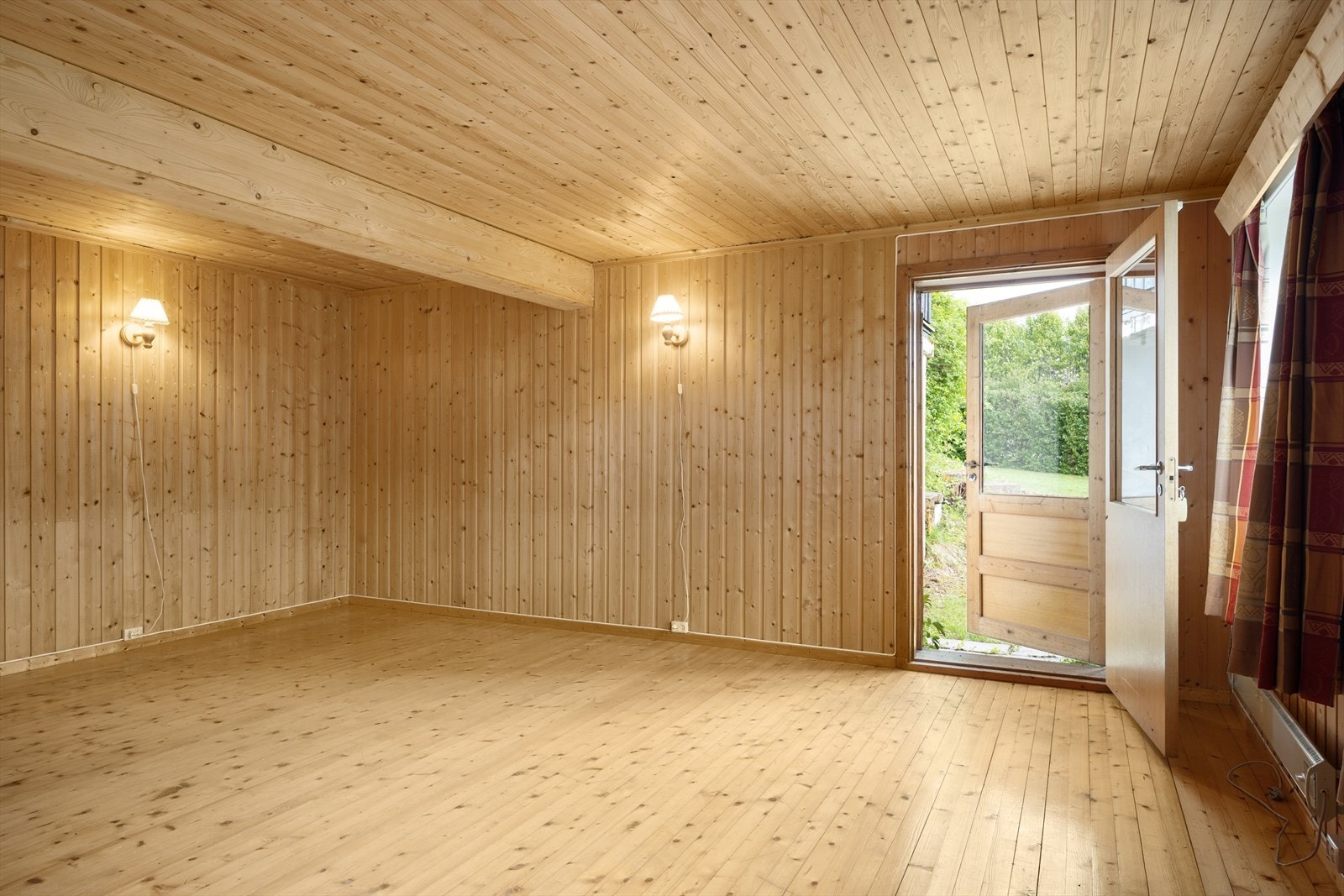 Det er både innvendig og utvendig adkomst. Galleribilde